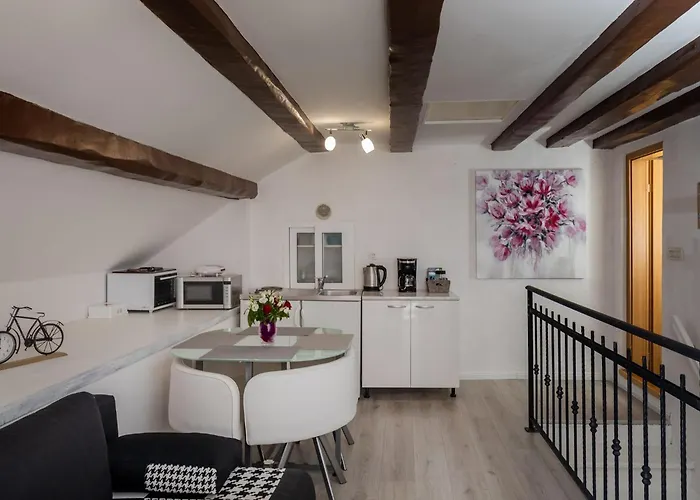Old Town Charming Nest - One Bedroom Apartment
